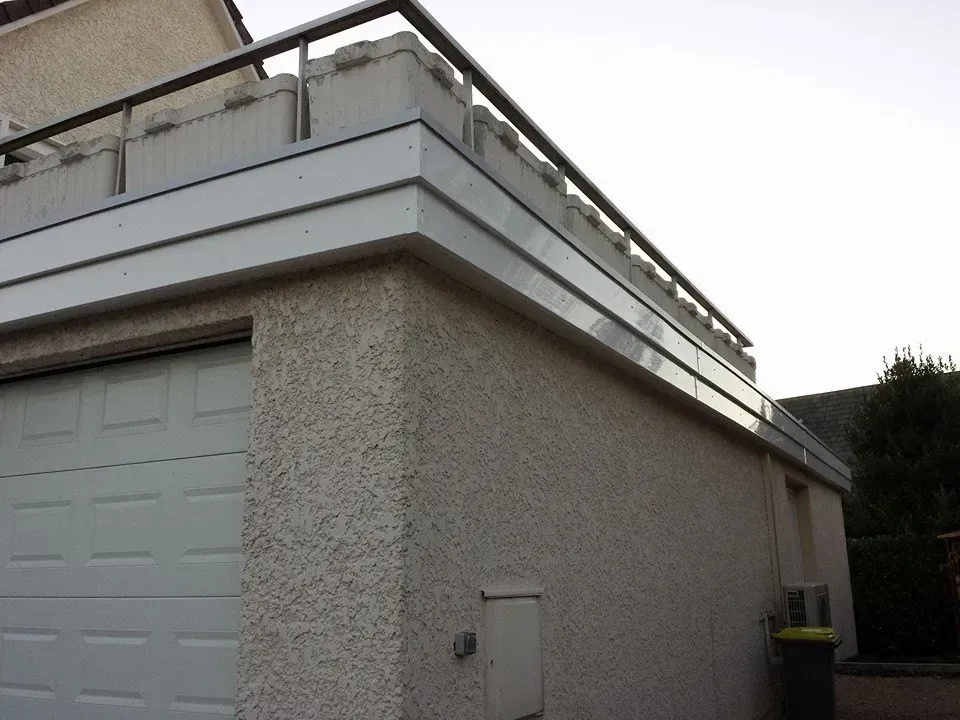 pose de couvertine de toit terrasse